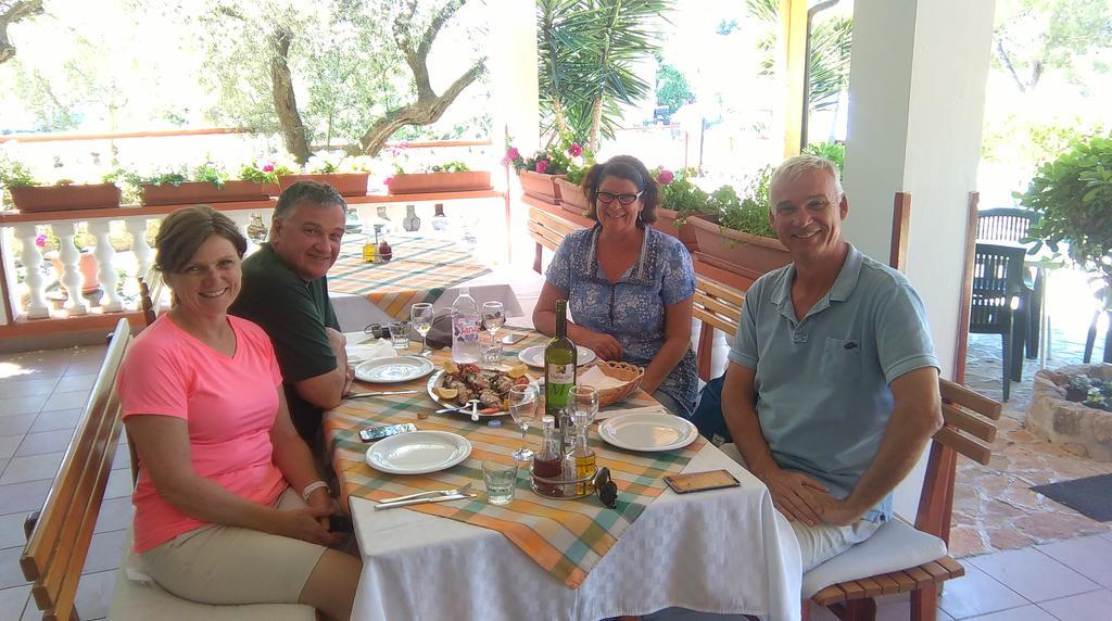 סאלי Guest House Bocac מראה חיצוני תמונה
