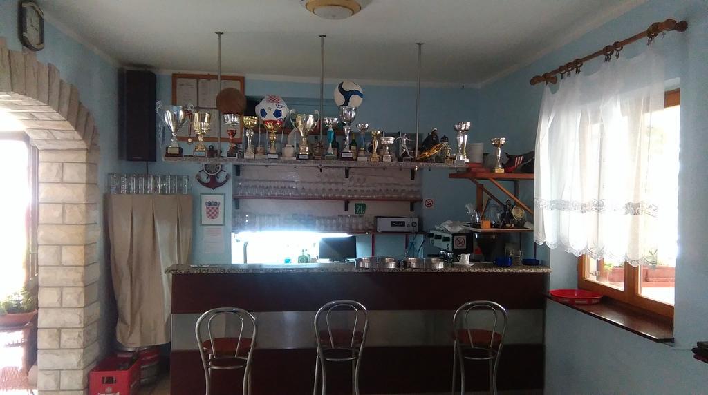 סאלי Guest House Bocac מראה חיצוני תמונה